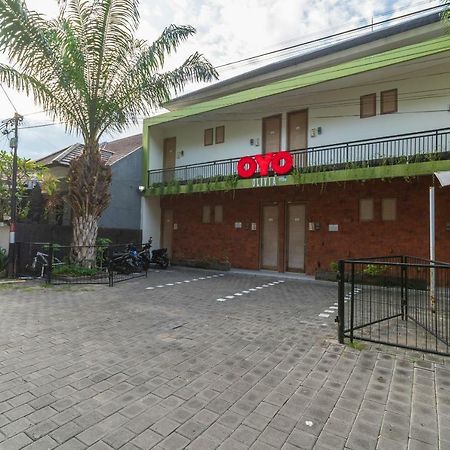 Oyo 697 Olivia Inn Denpasar Legian Exterior foto